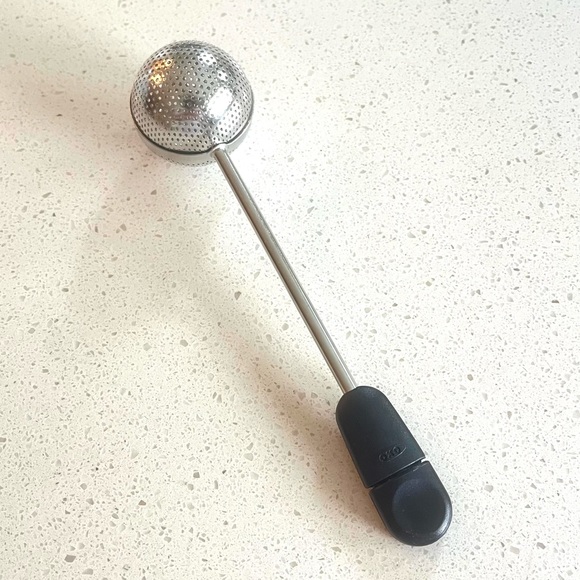 OXO Twisting Tea Ball tea infuser strainer - Picture 5 of 9